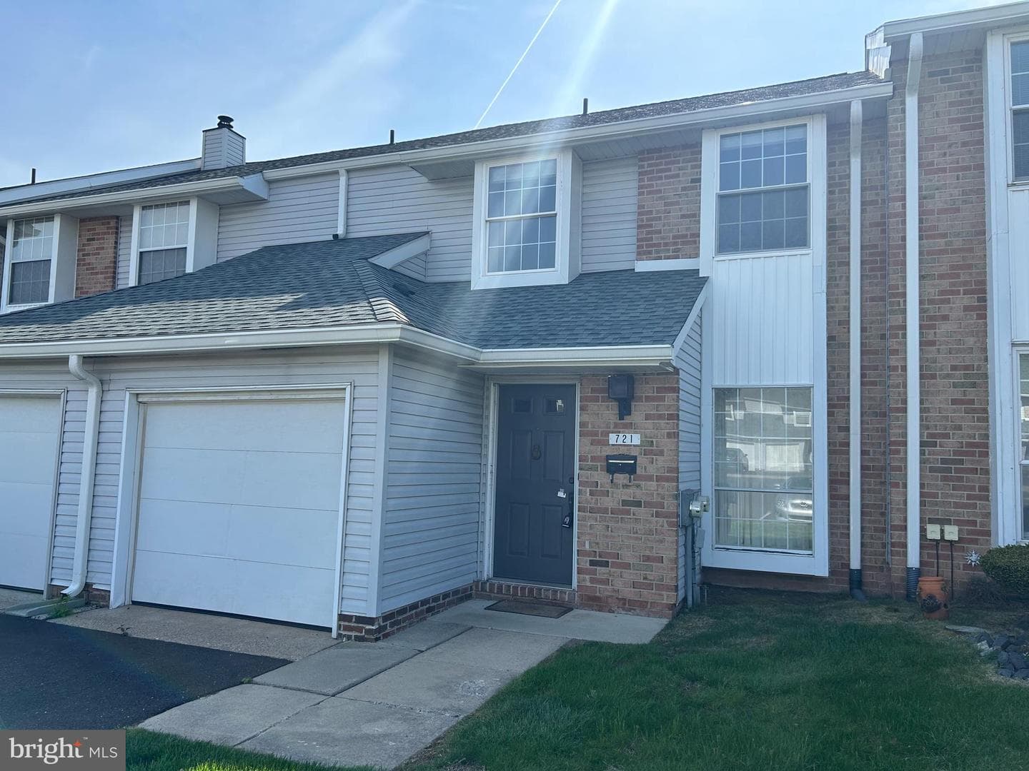 721 Springhouse Court photo 2
