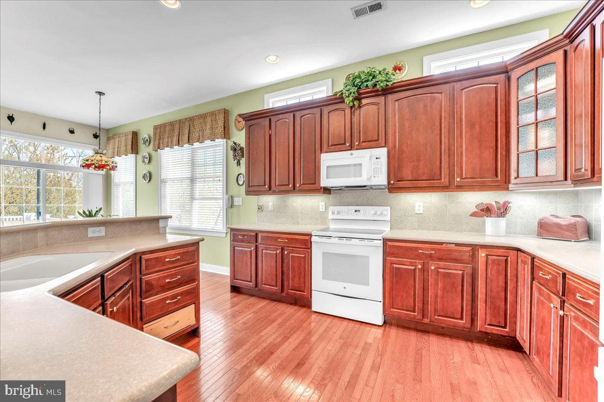 480 Peters Way photo 3