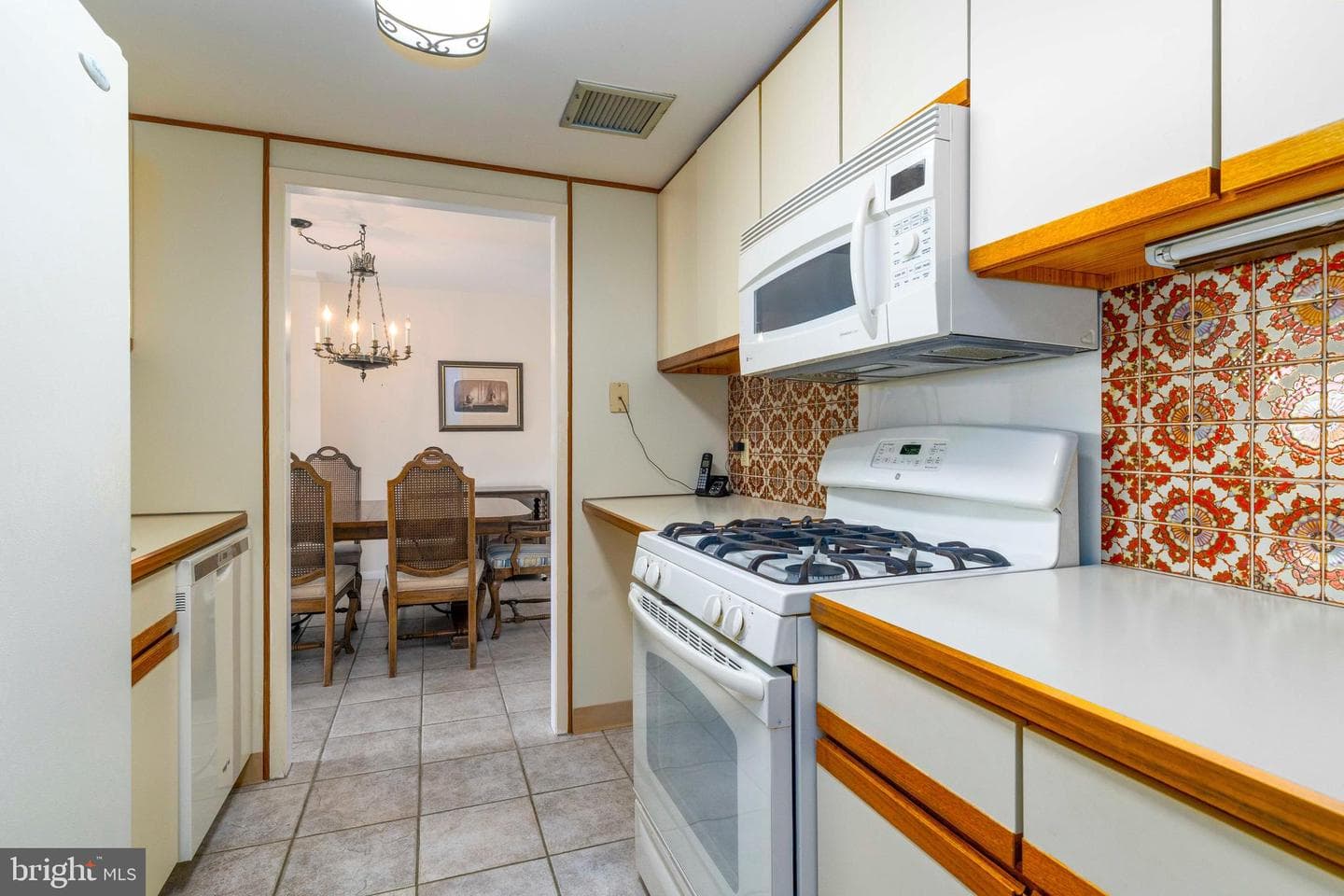 309 Florence Avenue #521 N photo 12