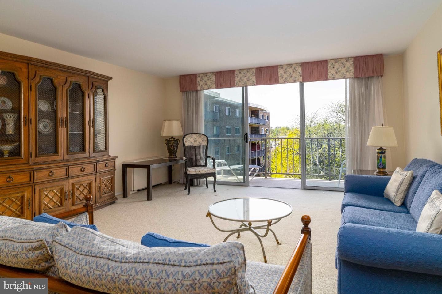 309 Florence Avenue #521 N photo 4