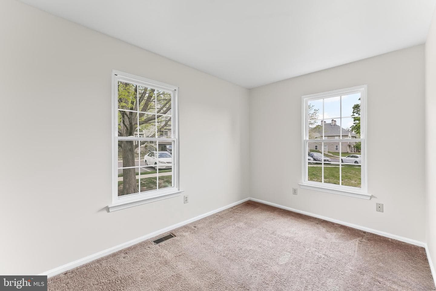 493 Stoneglen Street photo 17