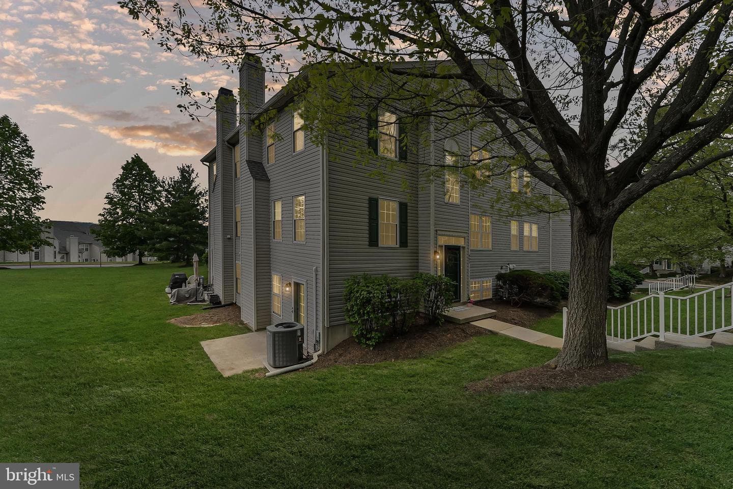 493 Stoneglen Street photo 30