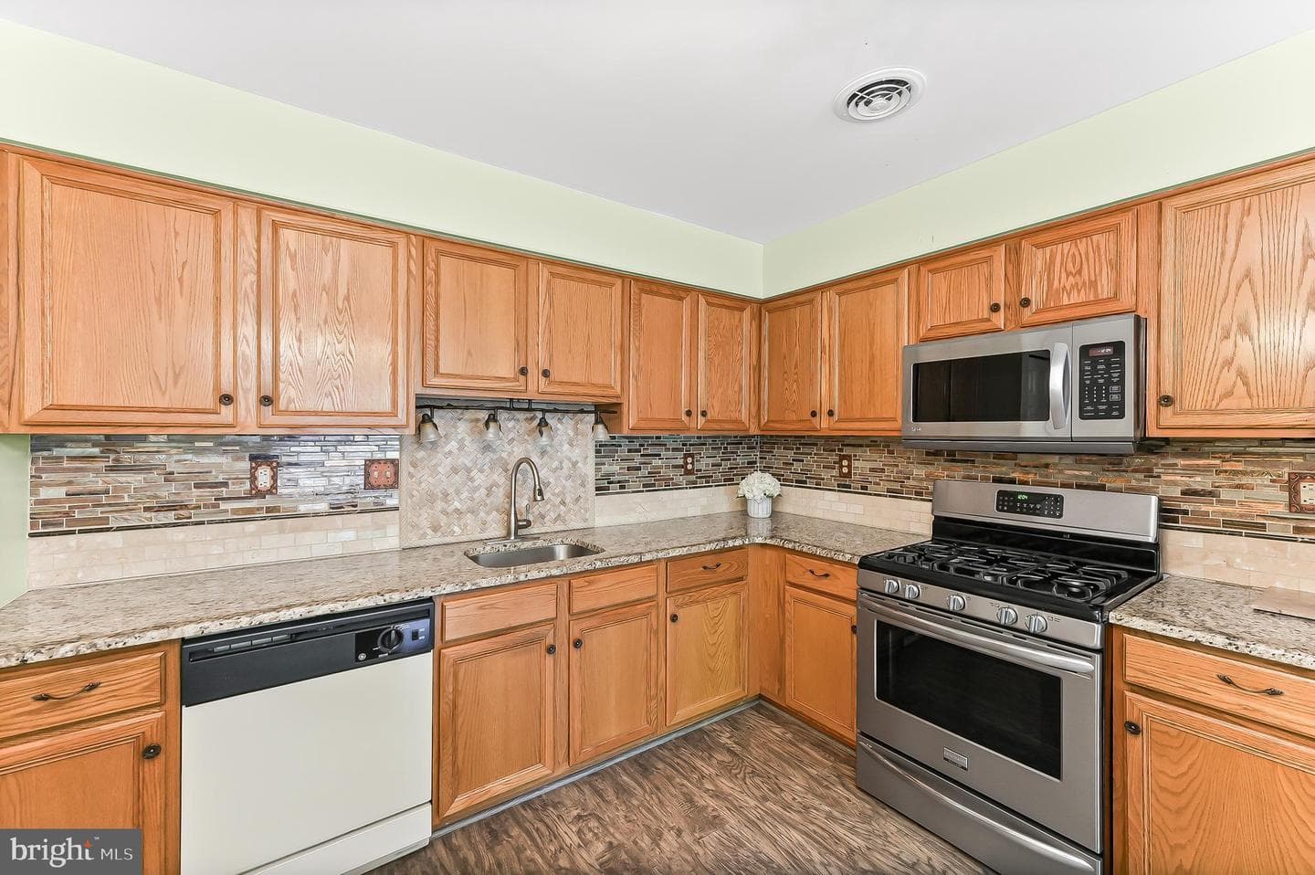 493 Stoneglen Street photo 6