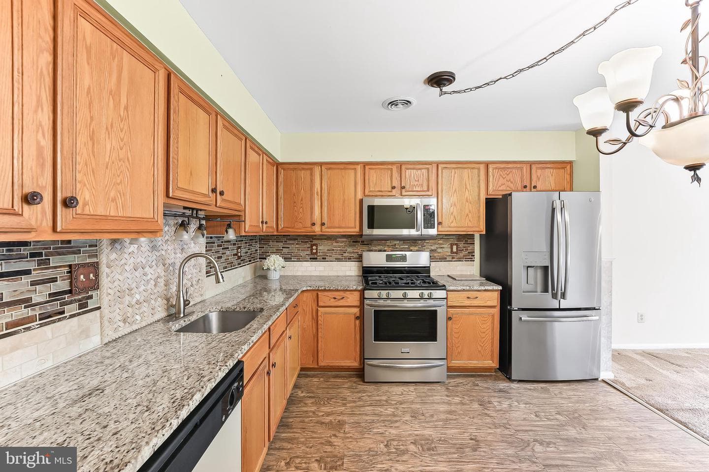493 Stoneglen Street photo 7