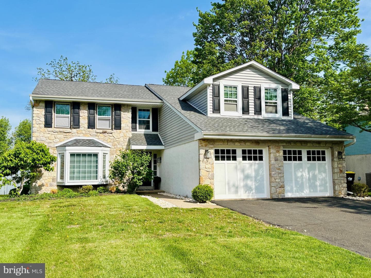 879 Village Circle photo 1