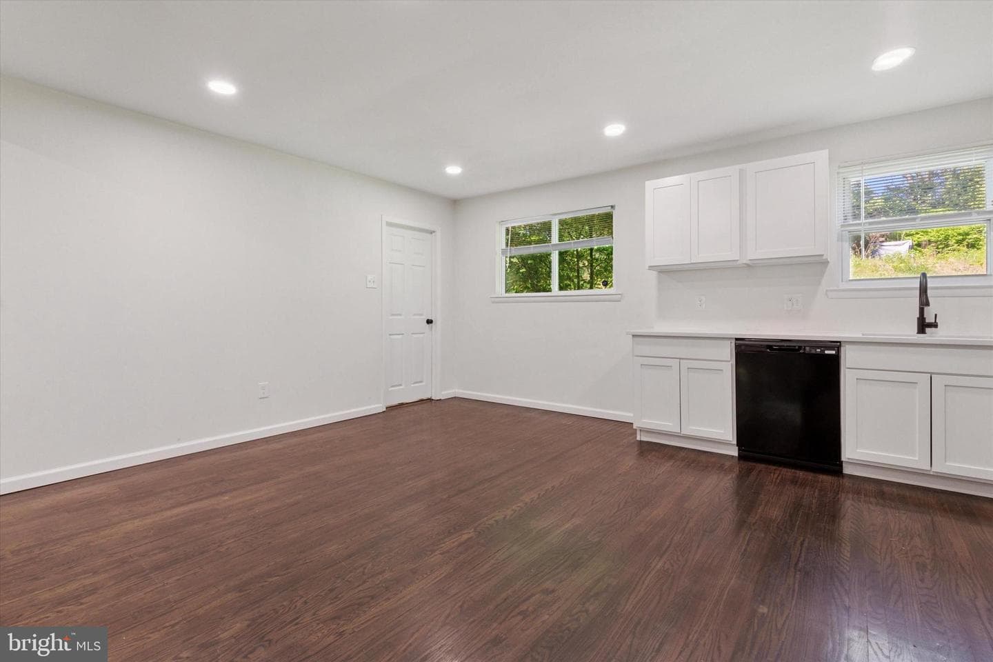 1523 Heather Place photo 10