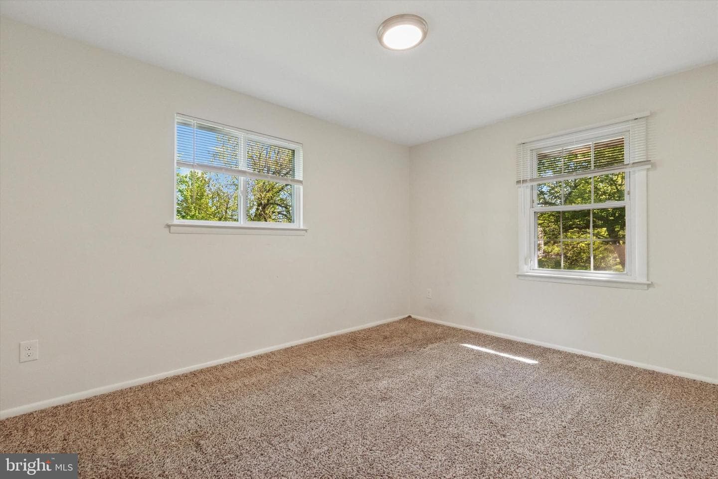 1523 Heather Place photo 16