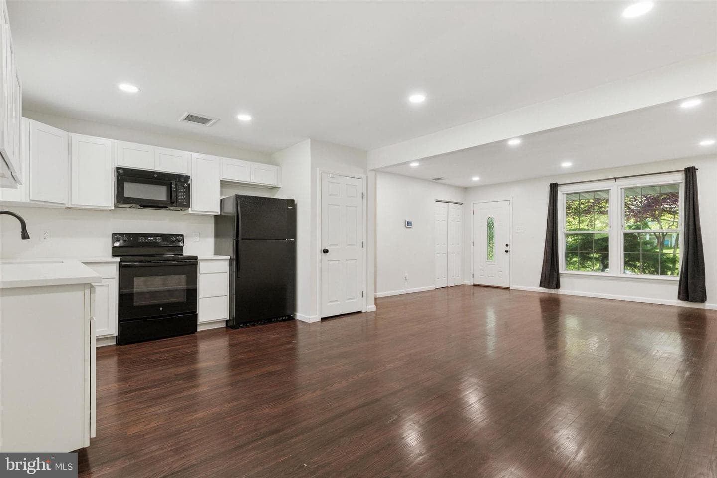 1523 Heather Place photo 8