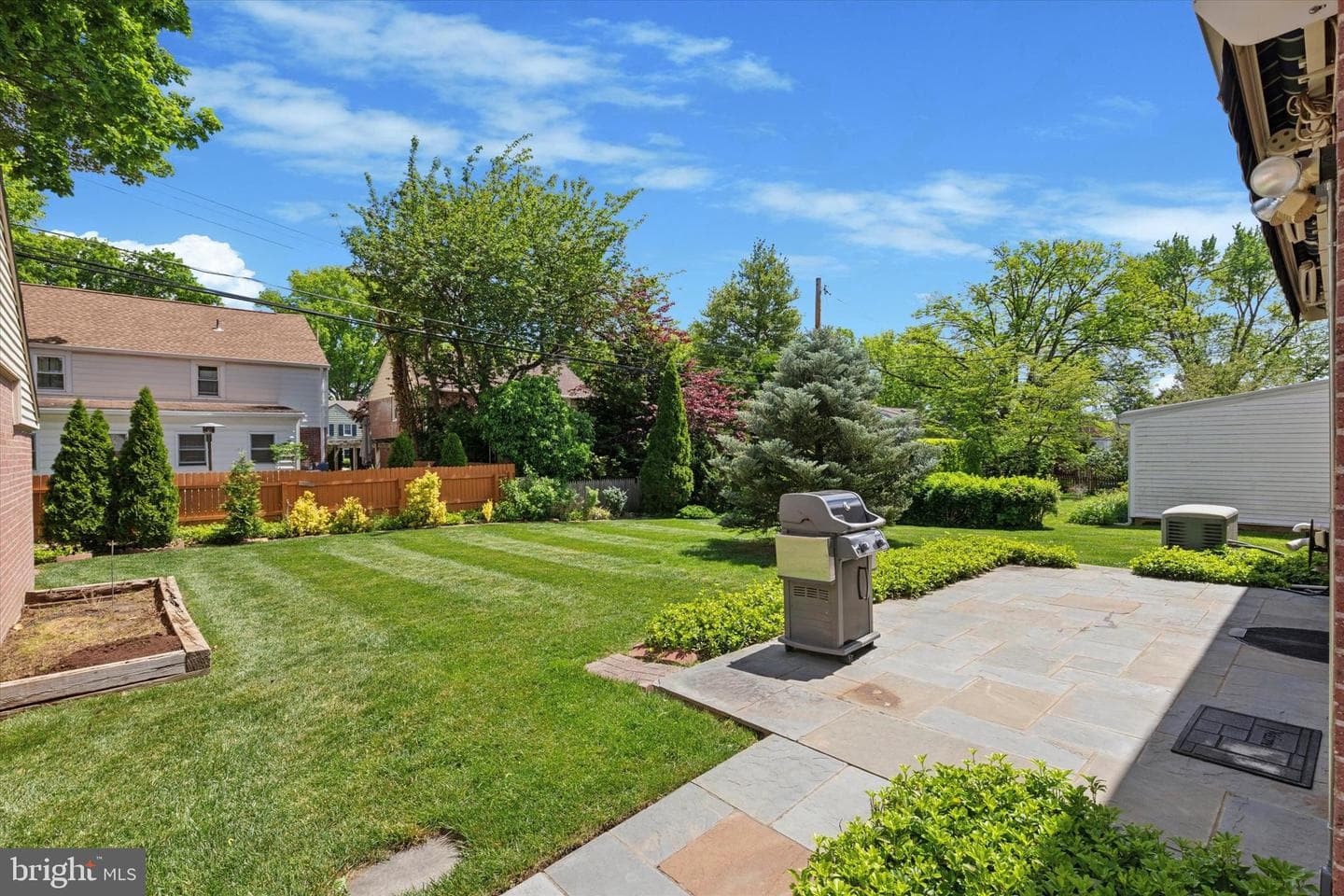 949 Laurance Avenue photo 4