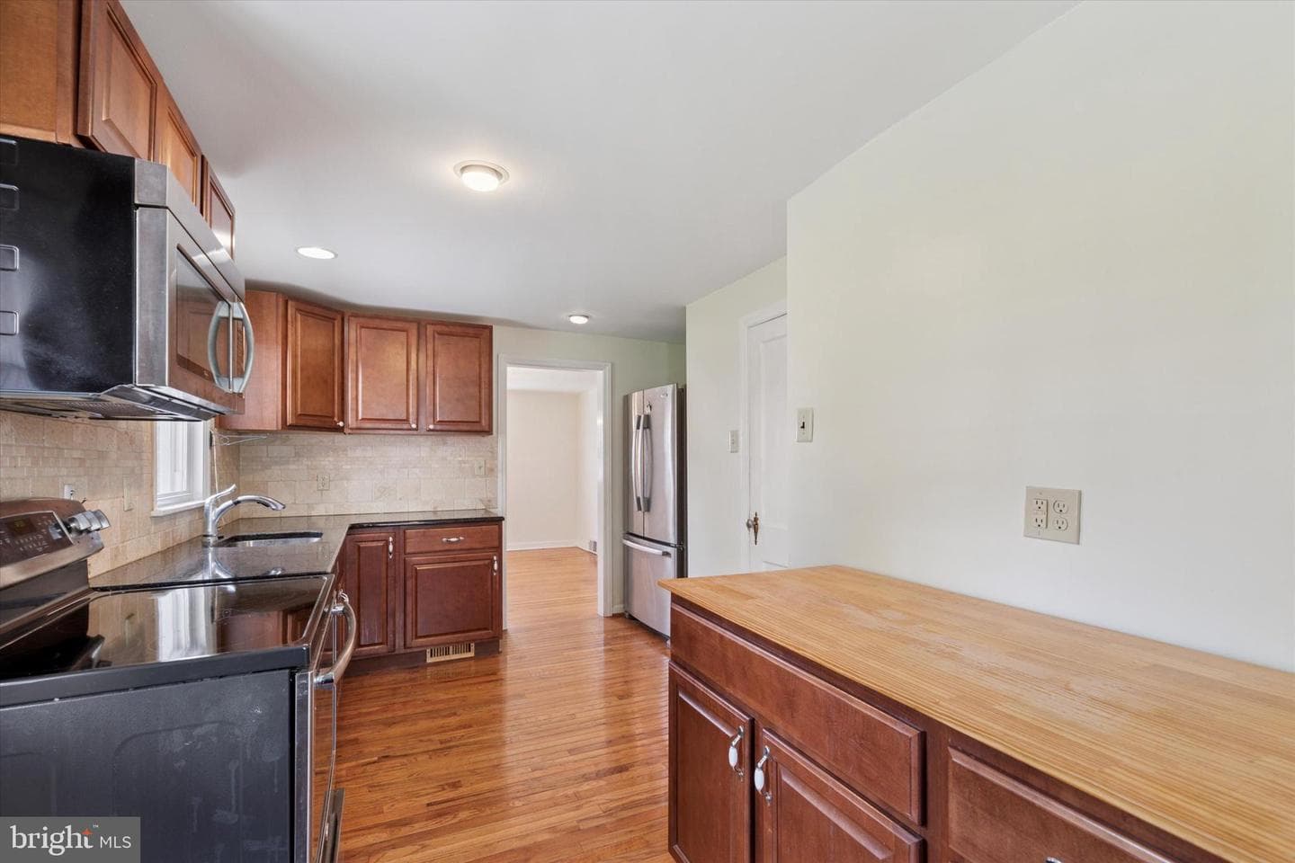949 Laurance Avenue photo 8