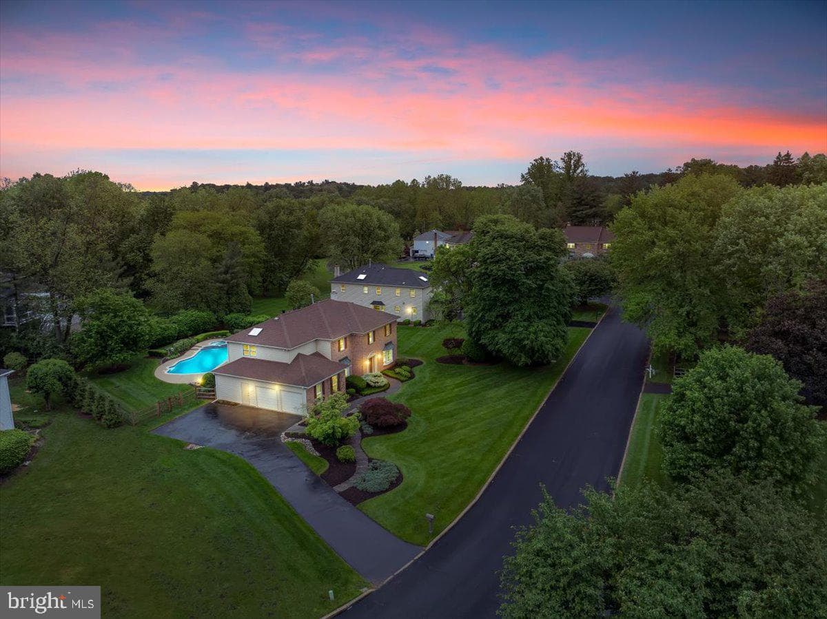 704 Buckley Road photo 3