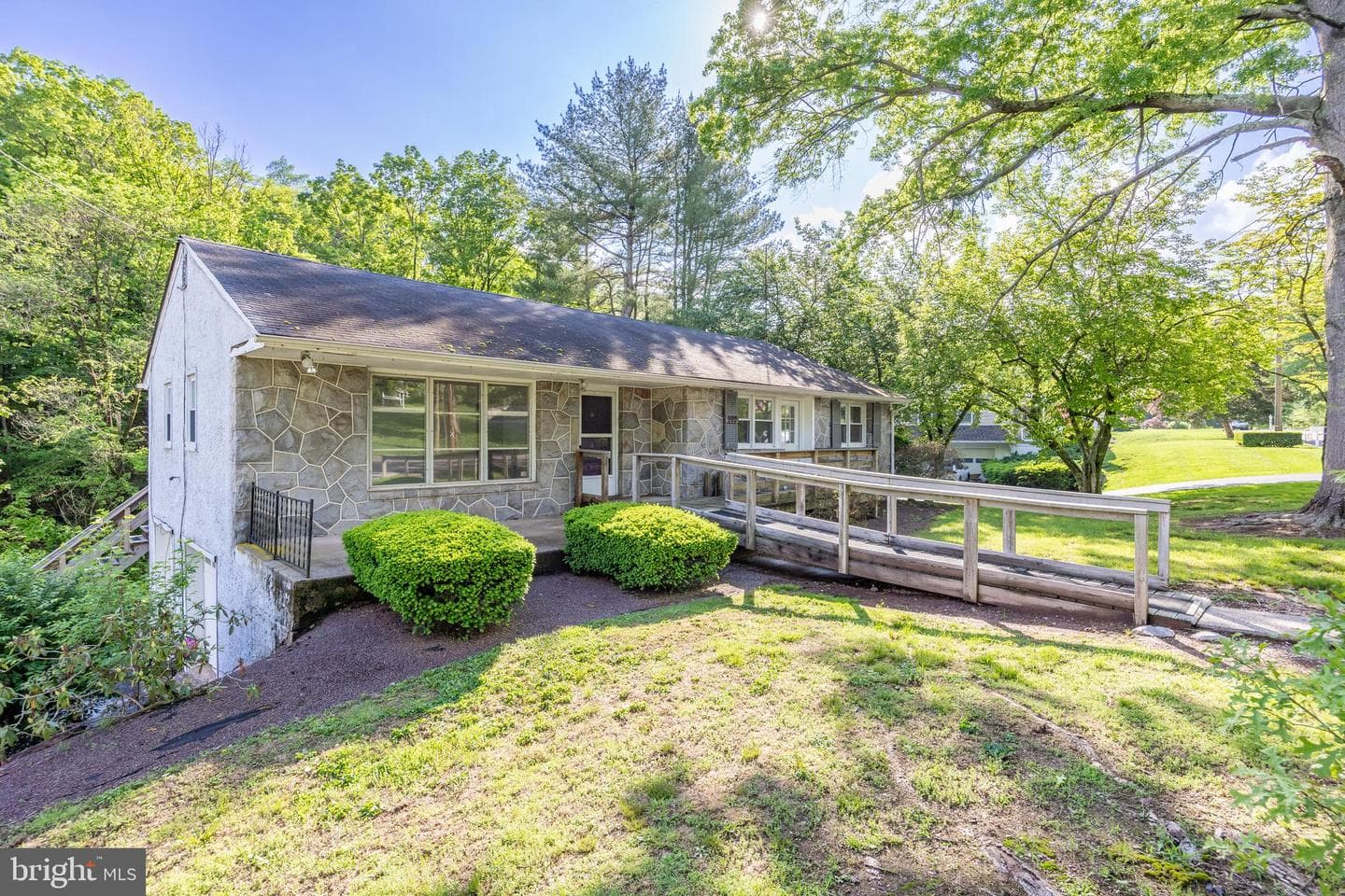 992 E Valley Road photo 2