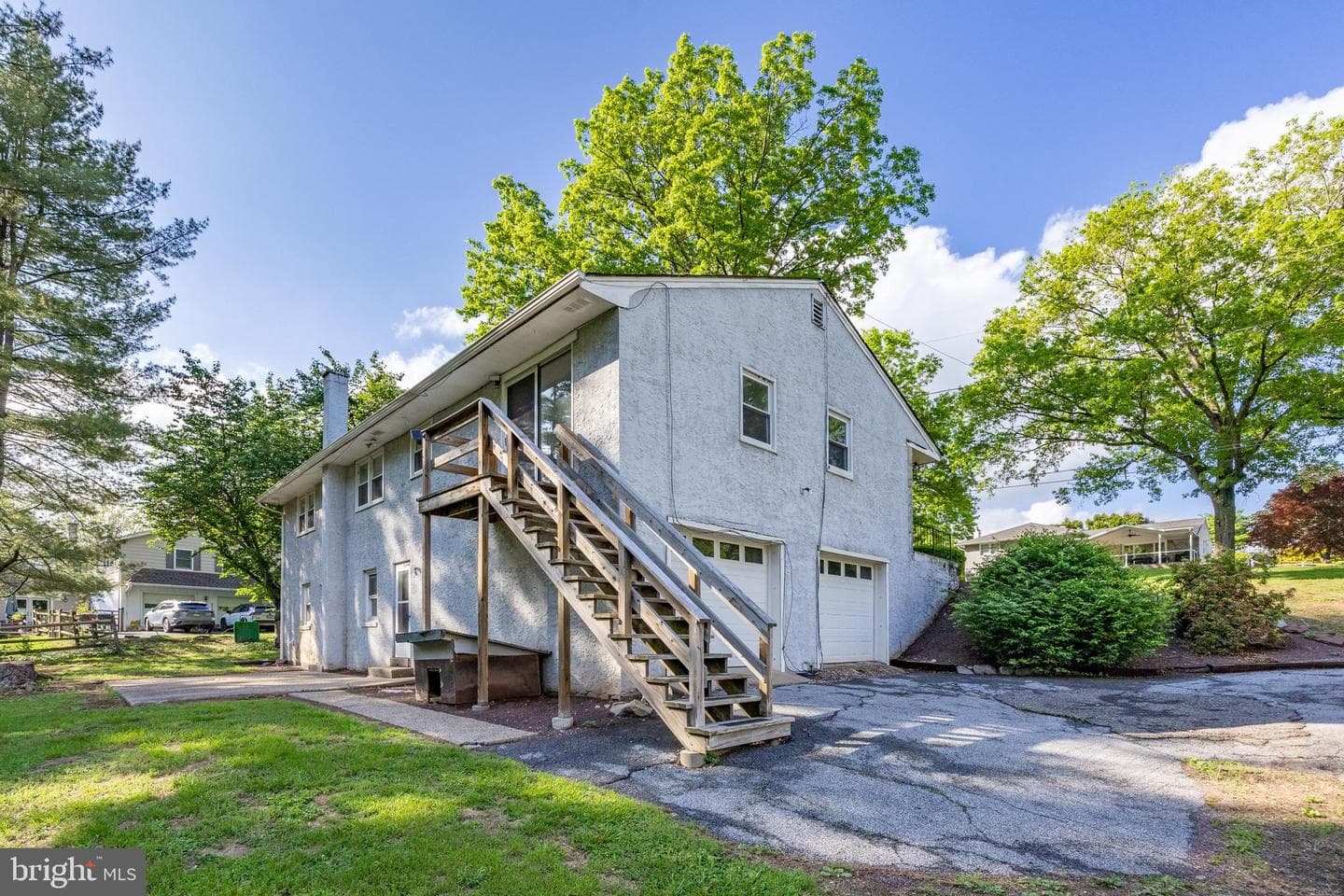 992 E Valley Road photo 5