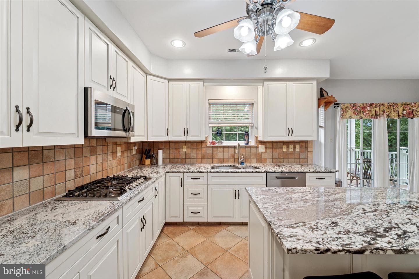 2015 Windsor Drive photo 11