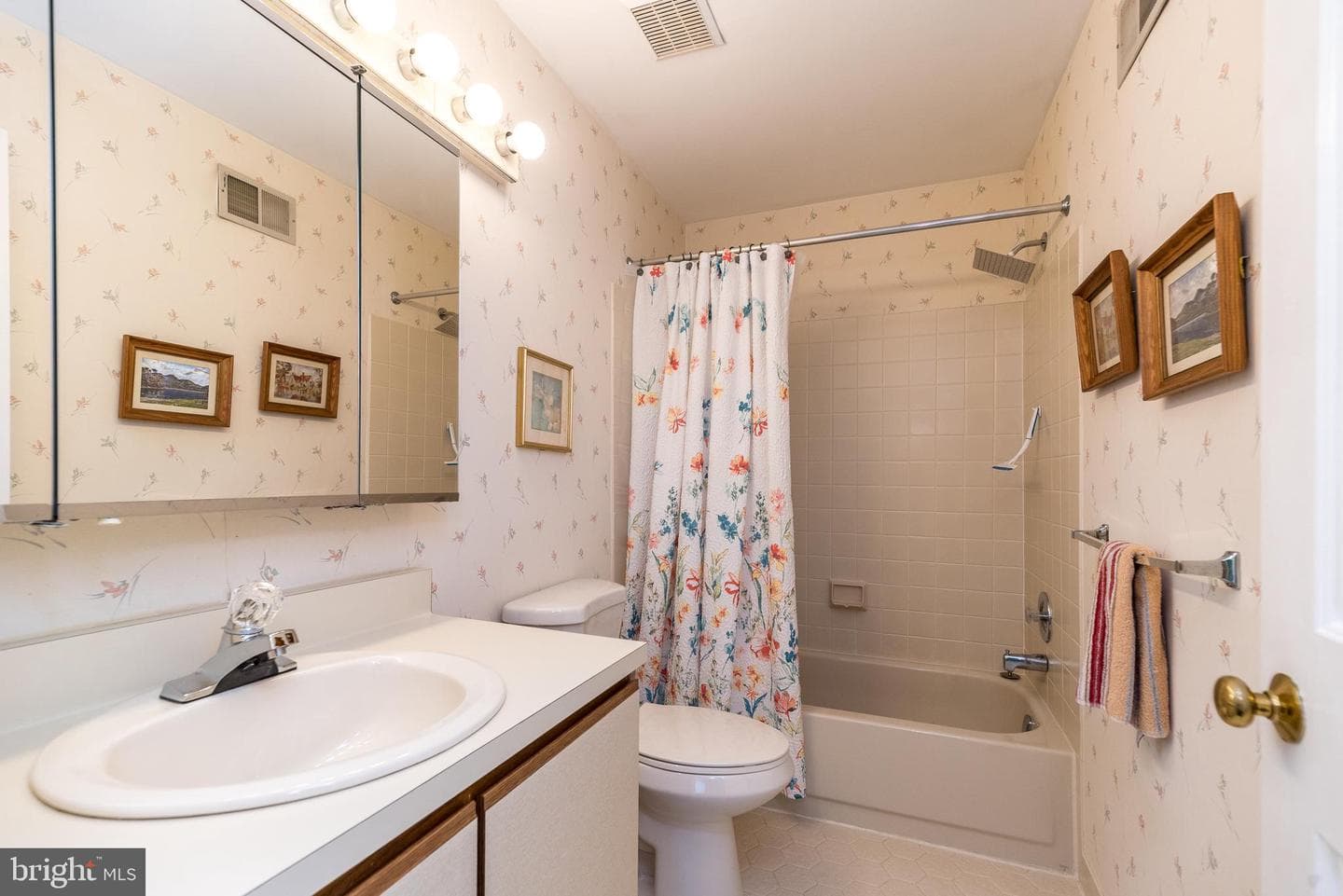 262 Towyn Court photo 23