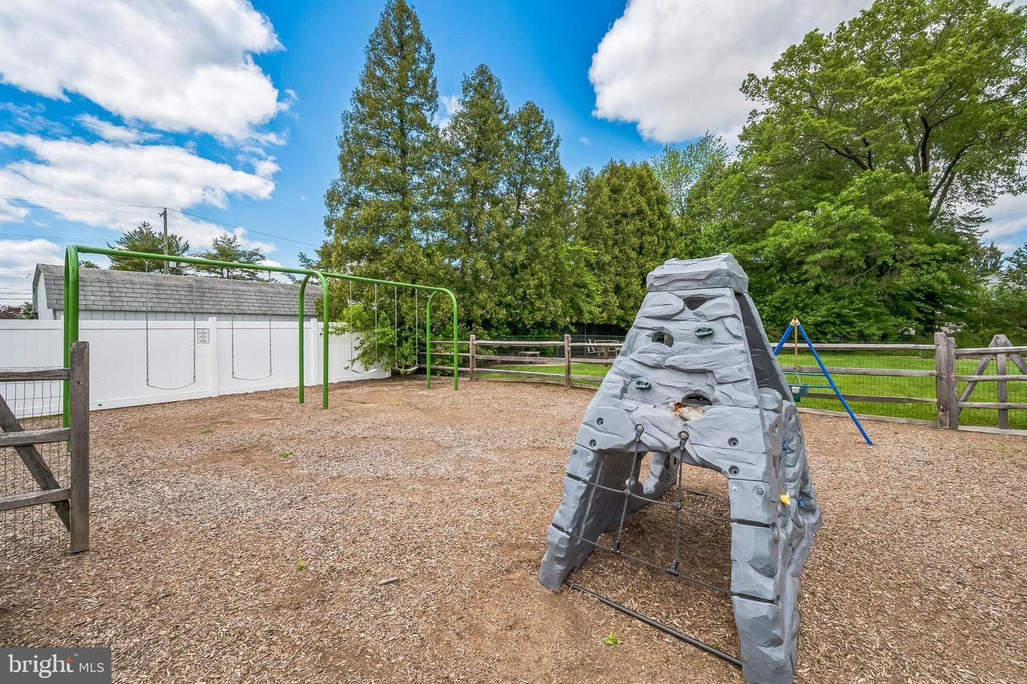 325 S Warminster Road #d11 photo 29