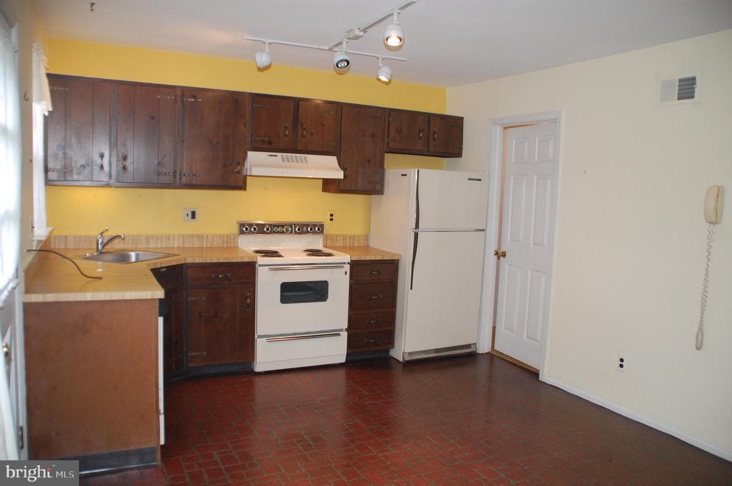 404 Franklin Court photo 8