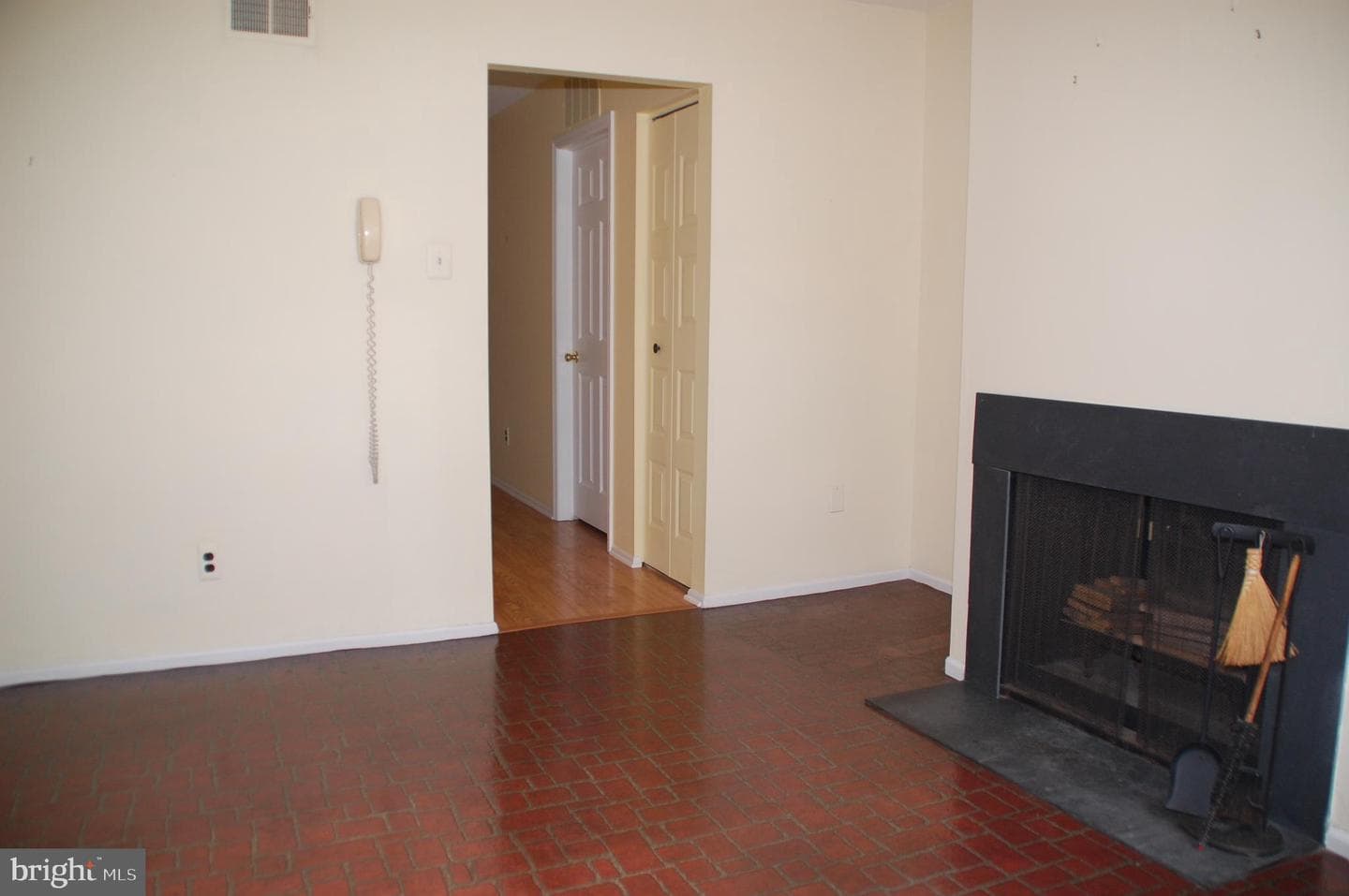 404 Franklin Court photo 9