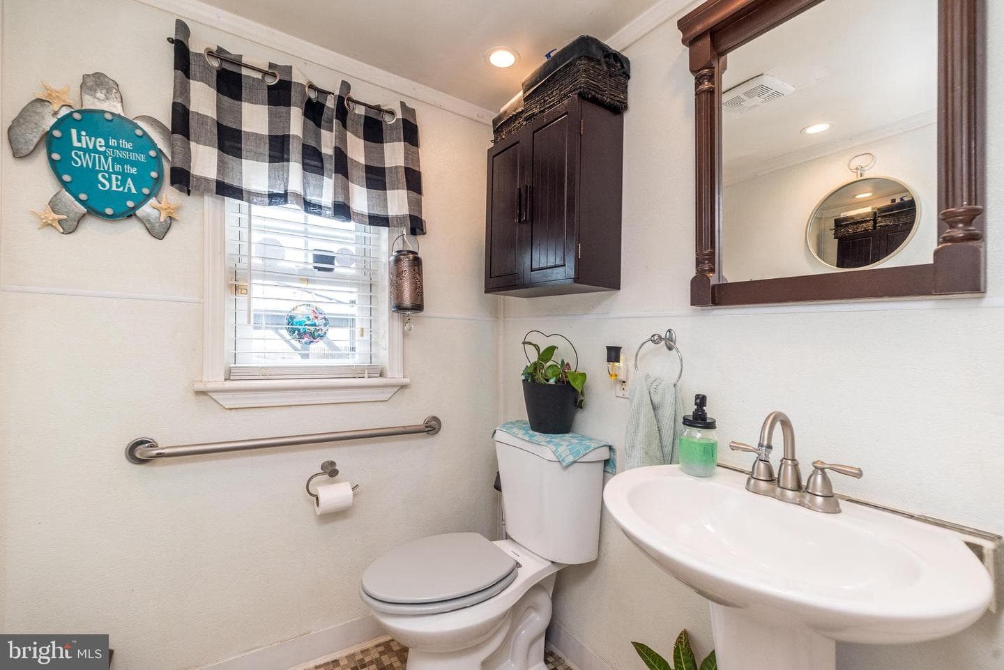 554 W Walnut Street photo 23