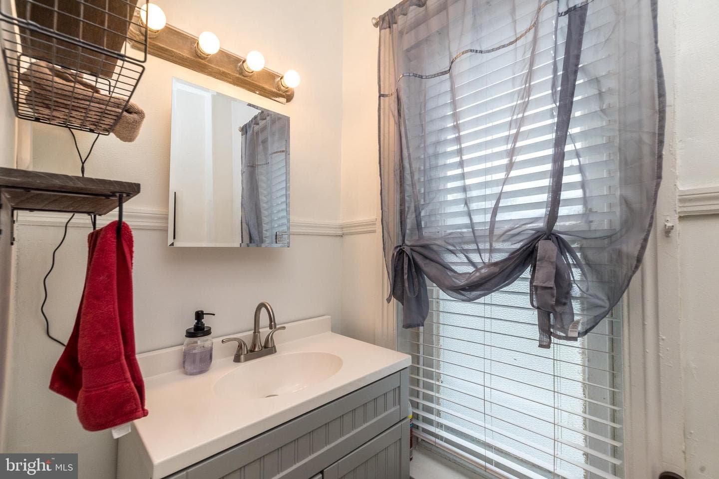 554 W Walnut Street photo 28
