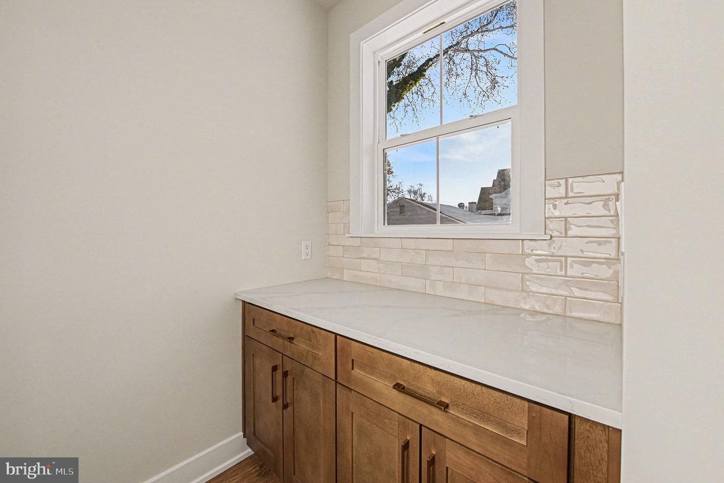 726 Erlen Road photo 22