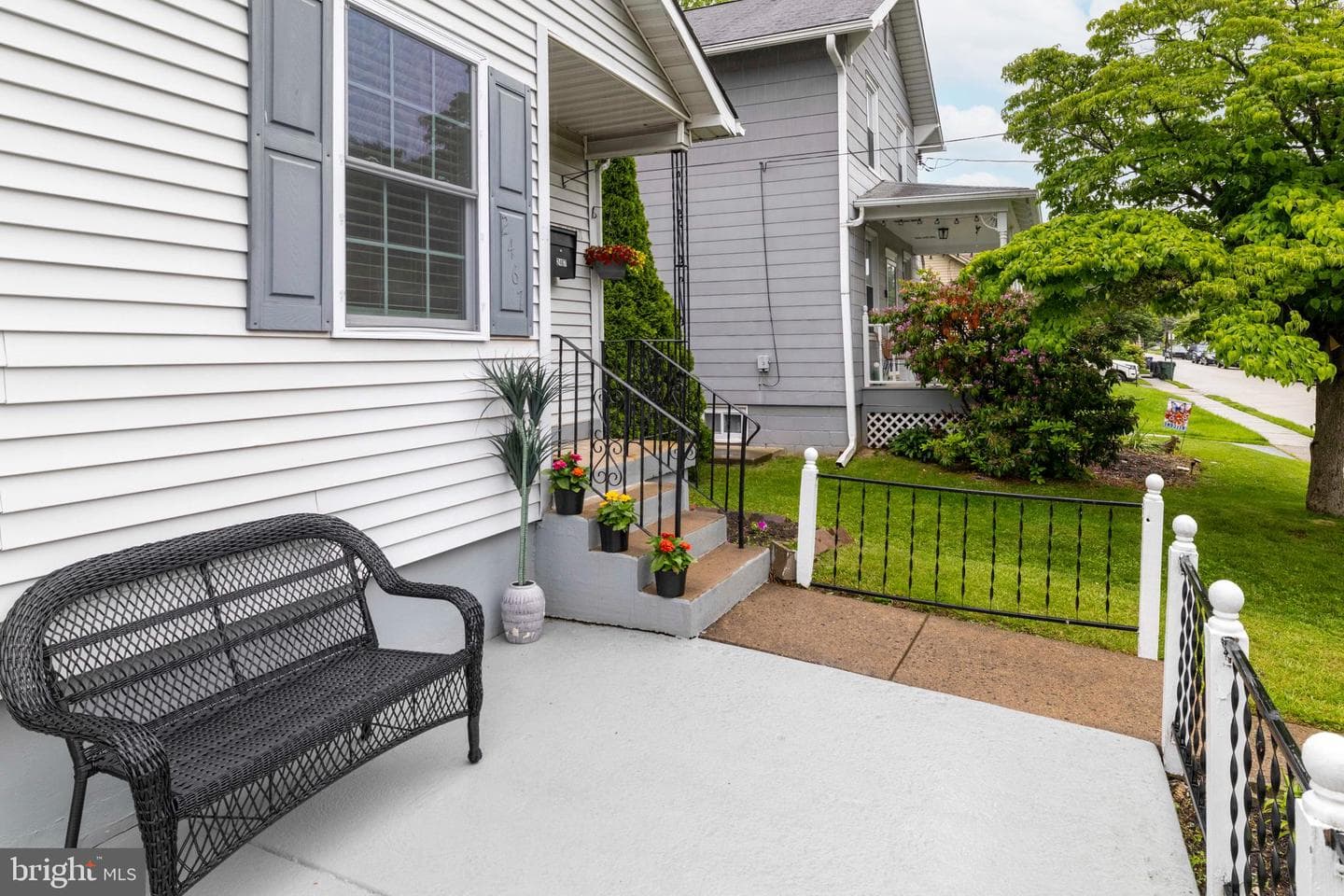 2467 Avondale Avenue photo 3