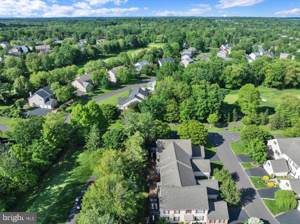 1150 Harrogate Way photo 3