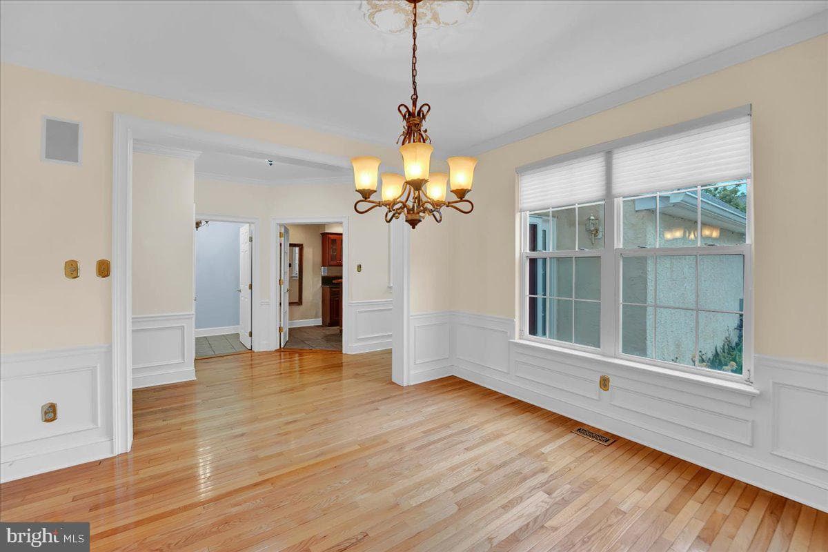 1150 Harrogate Way photo 8