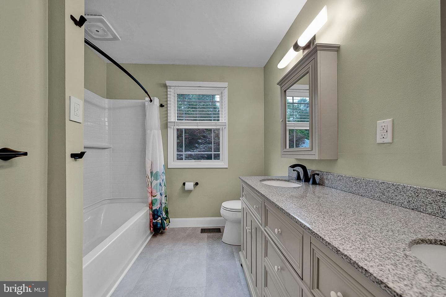 717 Buckley Road photo 32