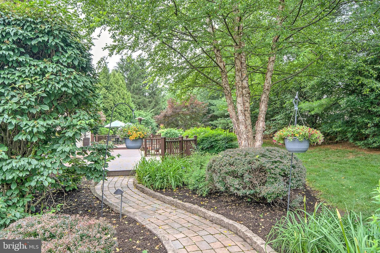 717 Buckley Road photo 36