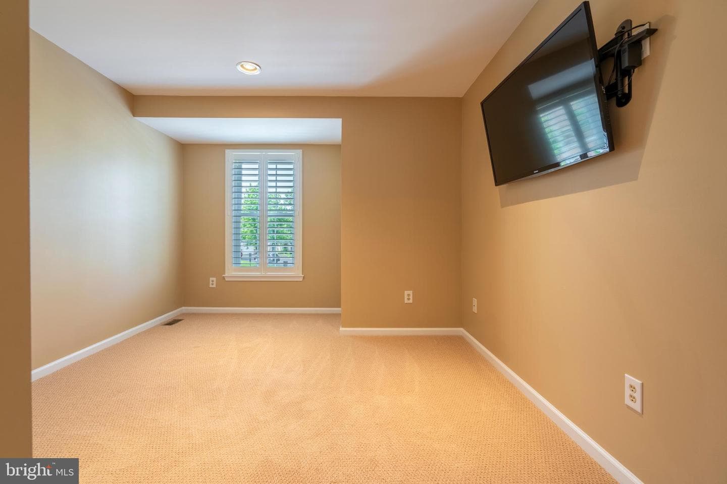 102 Warwick Way photo 46