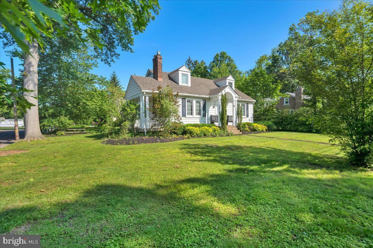 802 E Prospect Avenue photo 2