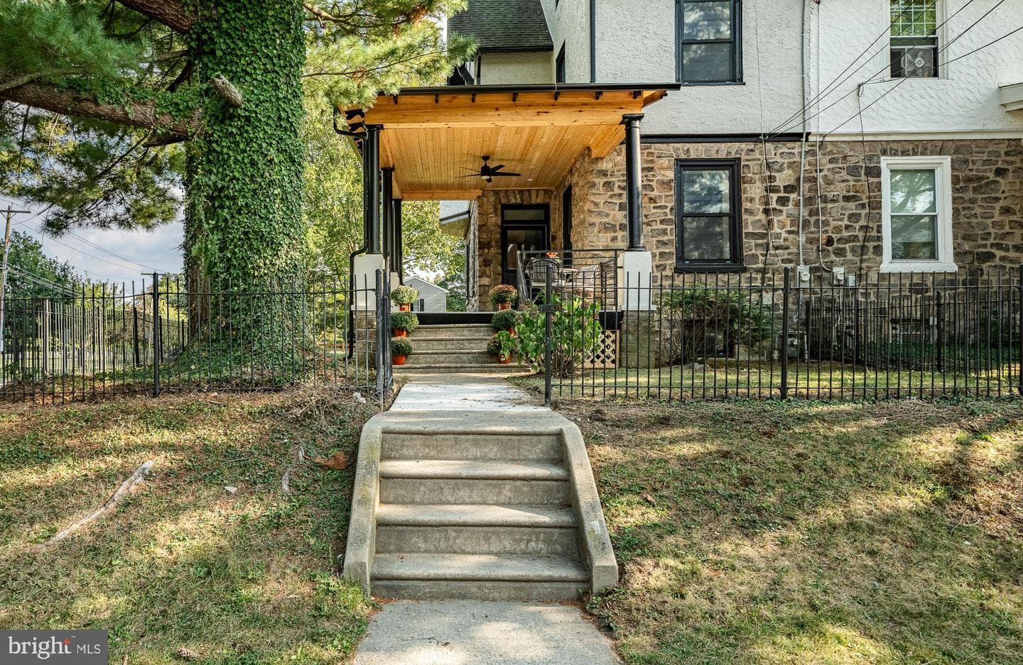 101 Grandview Road photo 2