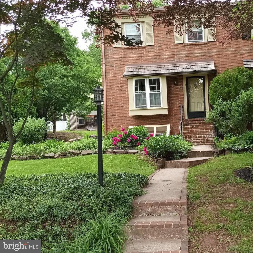 418 Saw Mill Court photo 1