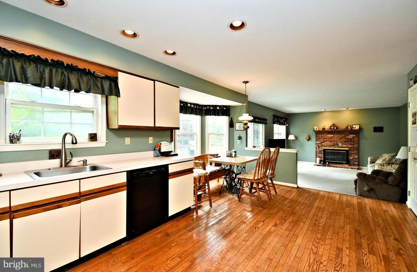 703 Gregory Drive photo 17