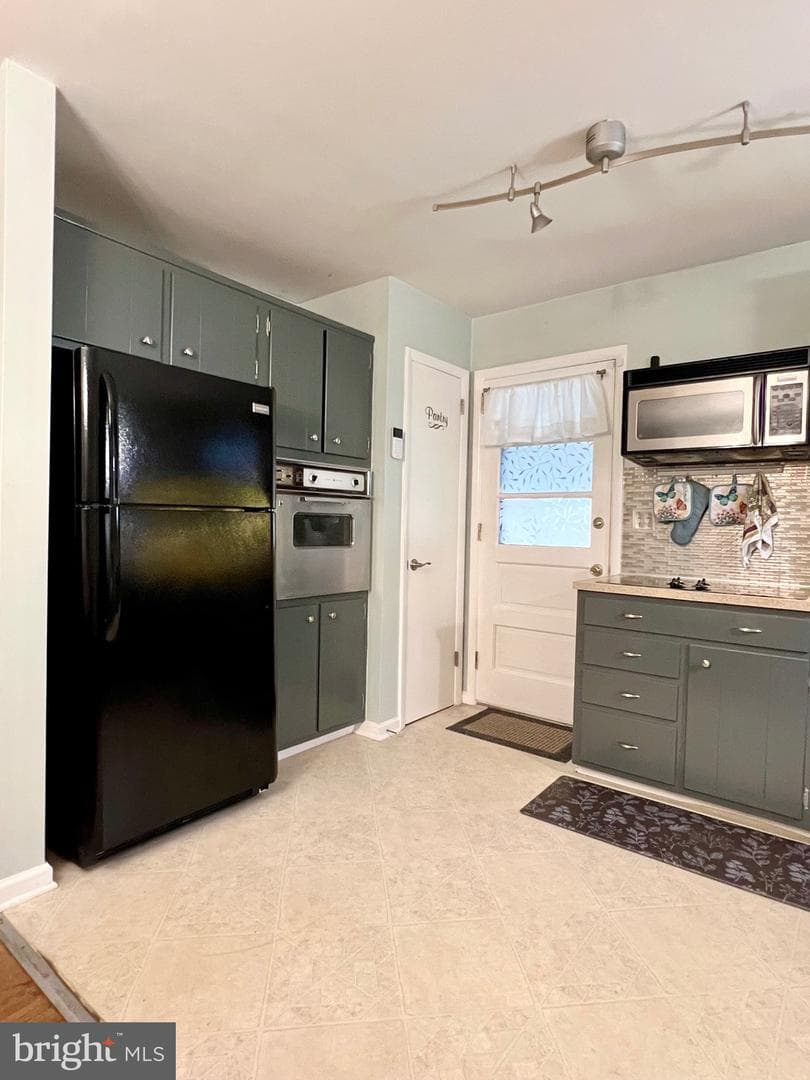 838 N Hanover Street photo 9