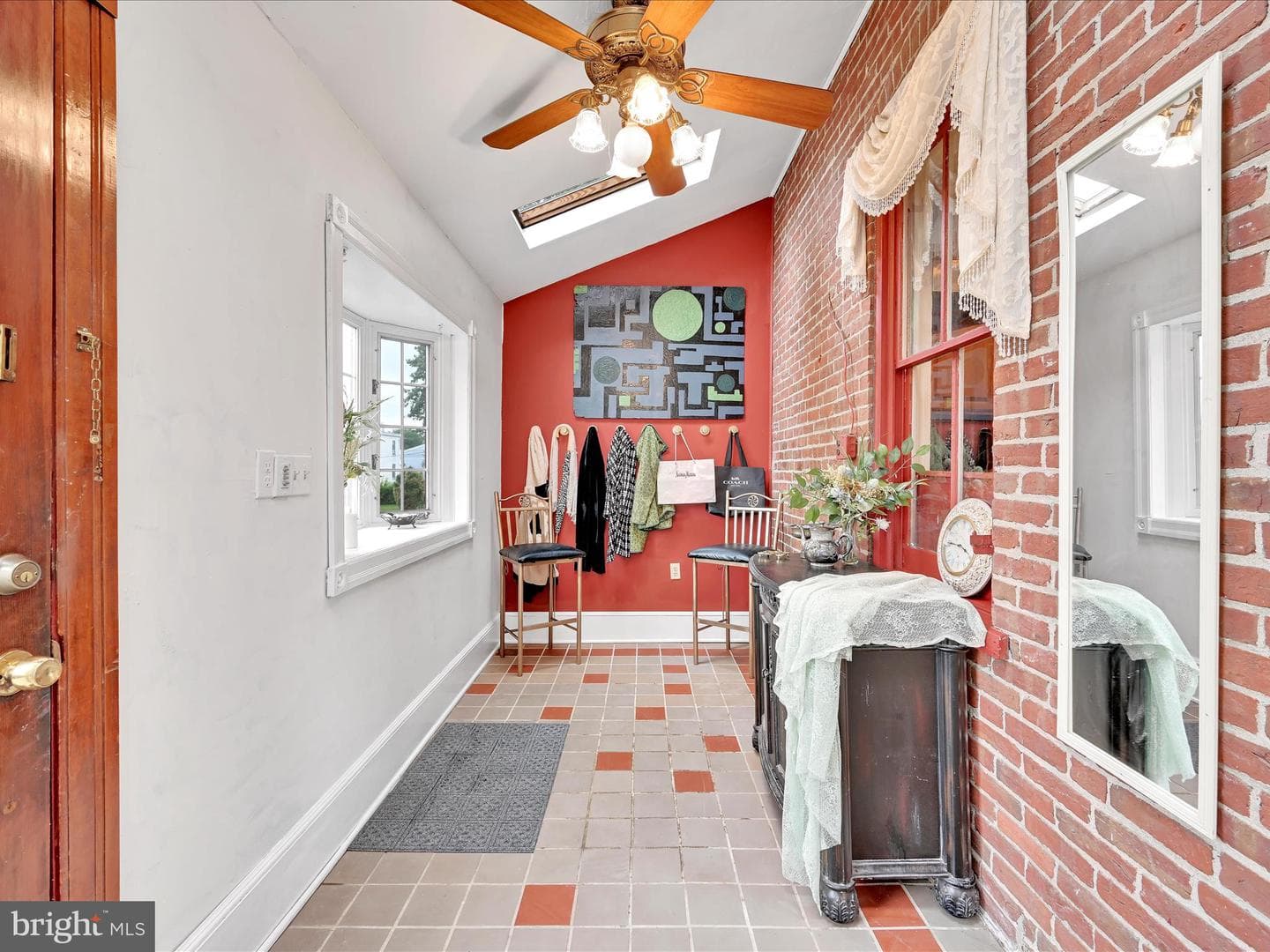 320 W Walnut Street photo 17