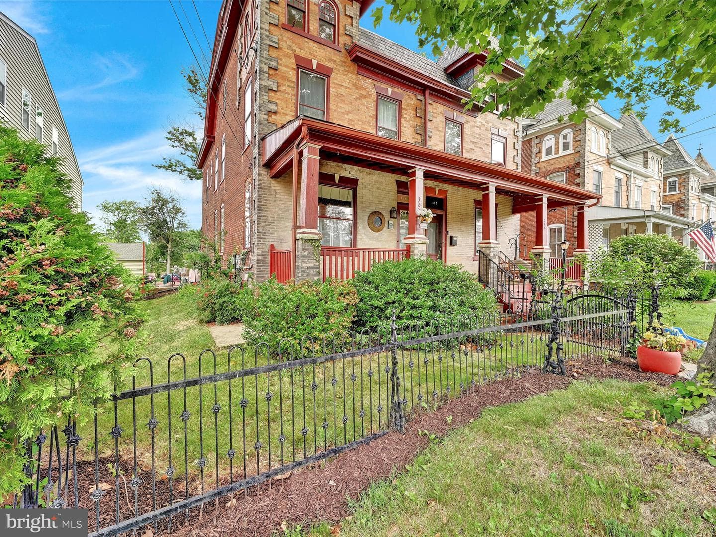 320 W Walnut Street photo 3