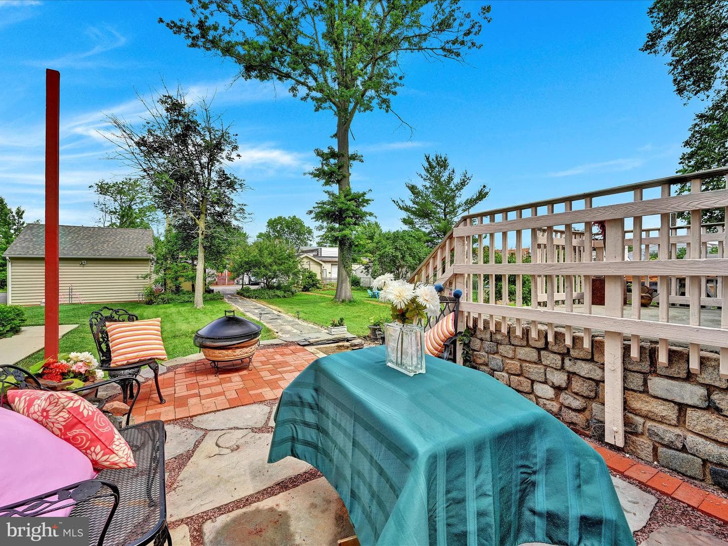320 W Walnut Street photo 31