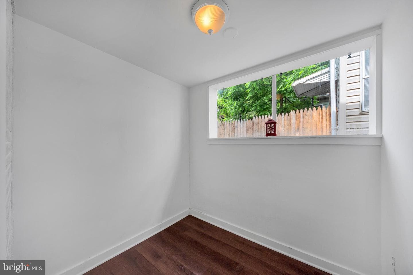 209 N York Street photo 13