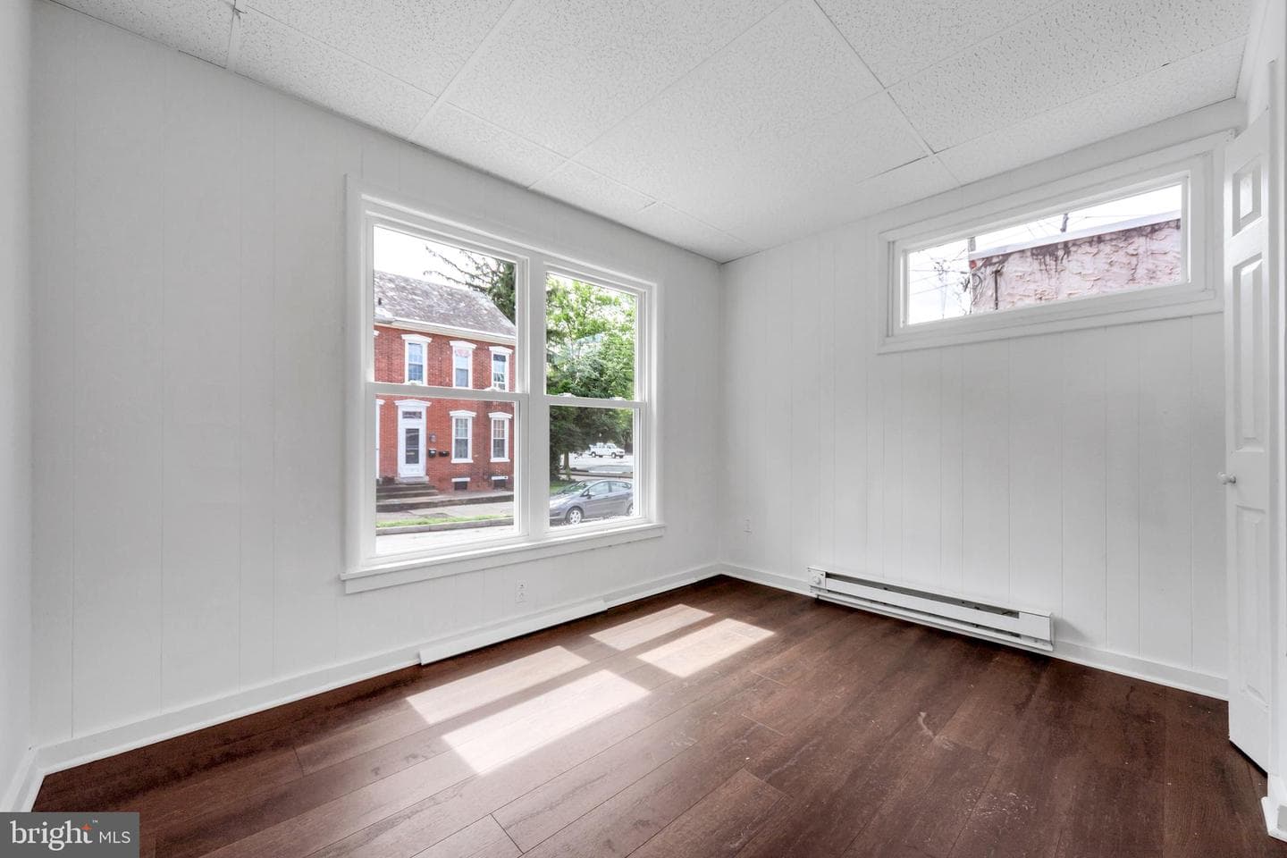 209 N York Street photo 15