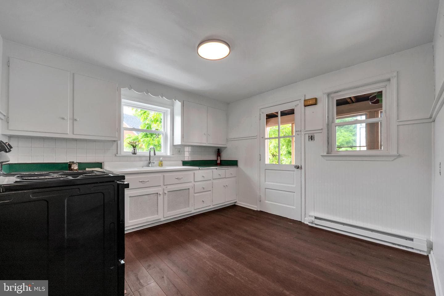 209 N York Street photo 18