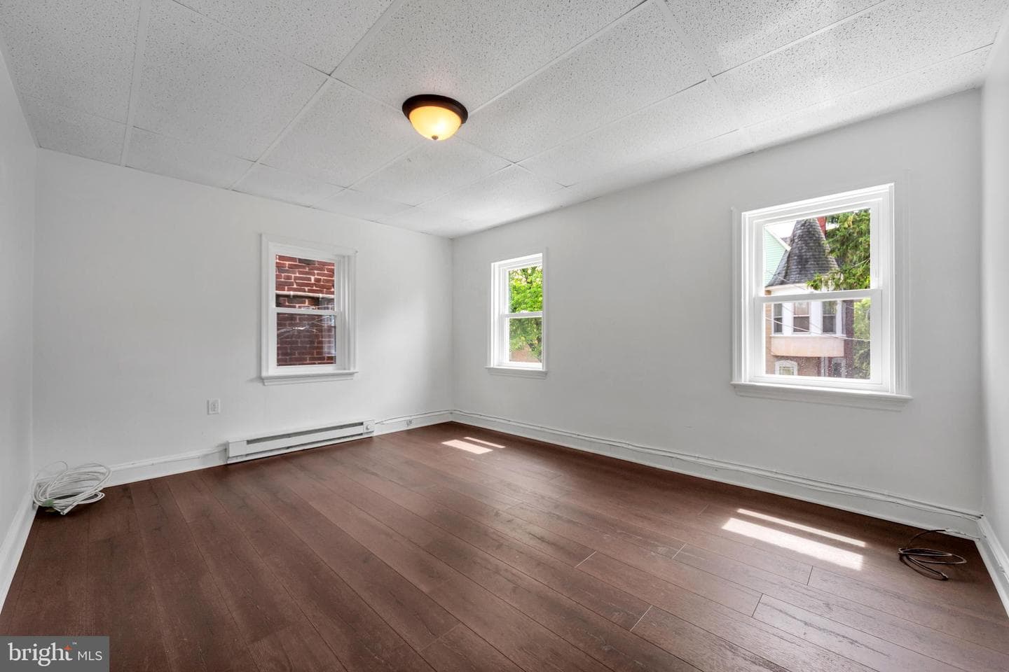 209 N York Street photo 21