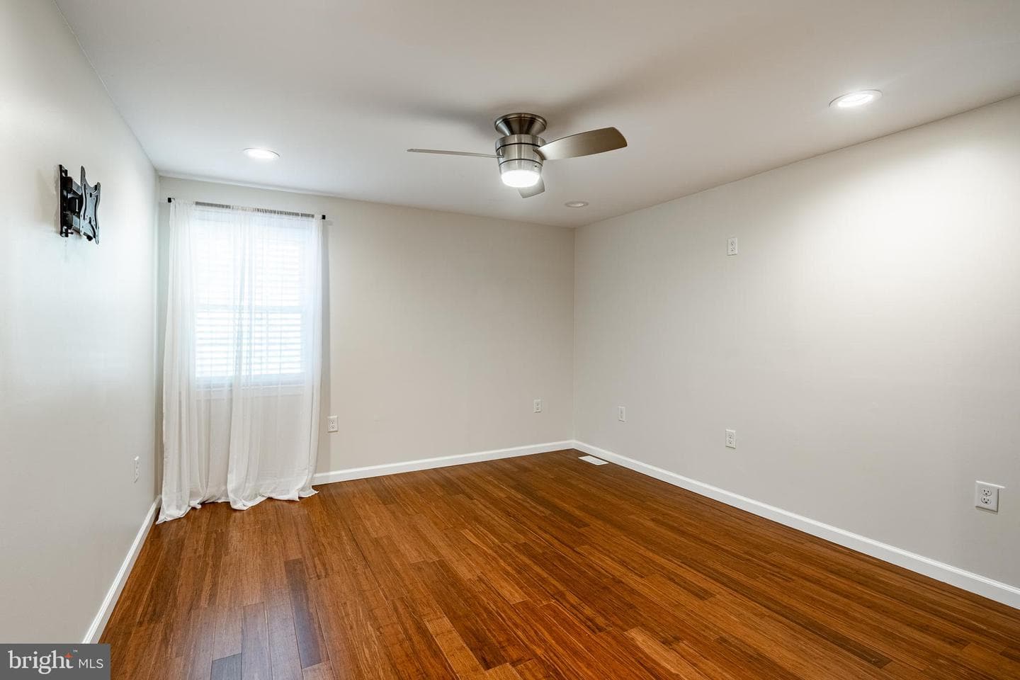2190 Claremont Drive photo 23