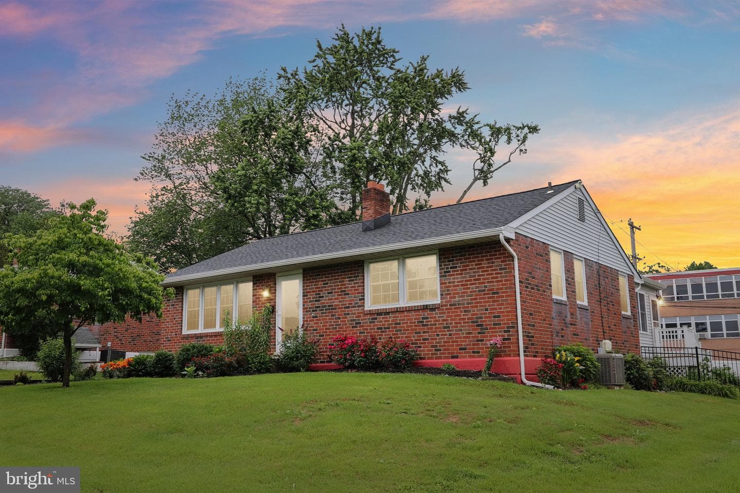 407 Pinecrest Road photo 1