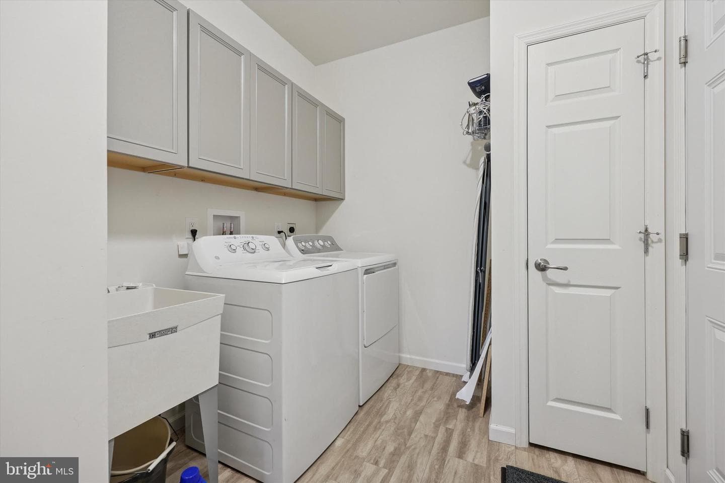 414 Honeysuckle Lane photo 24