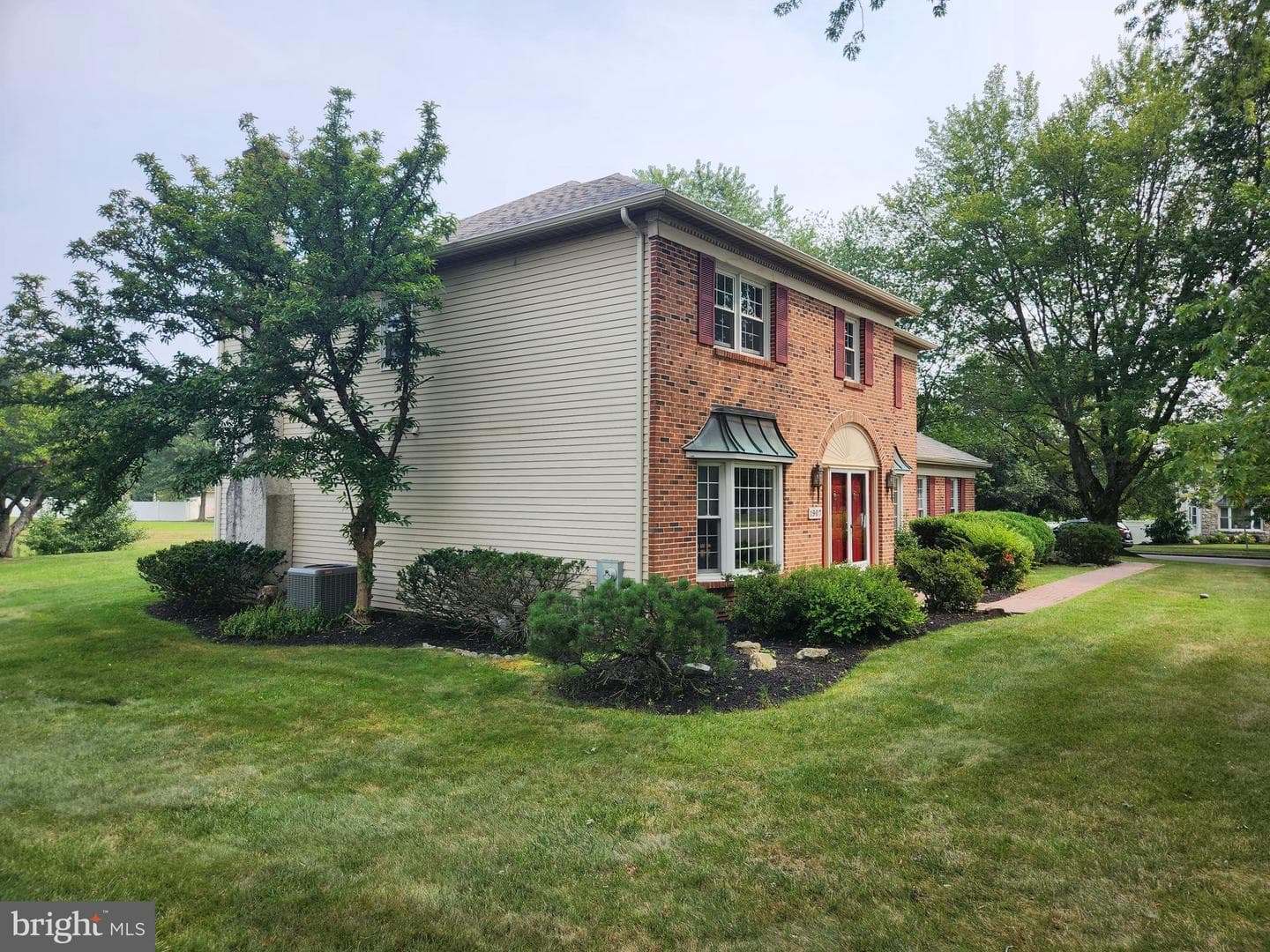 1907 Armstrong Drive photo 2