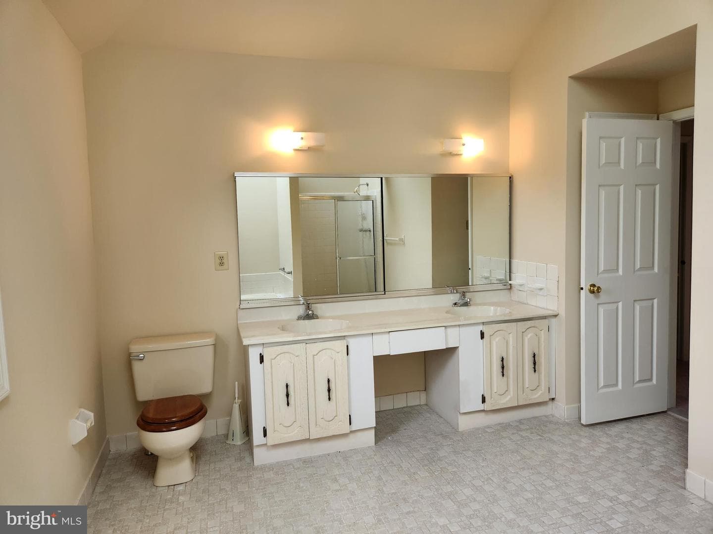 1907 Armstrong Drive photo 24