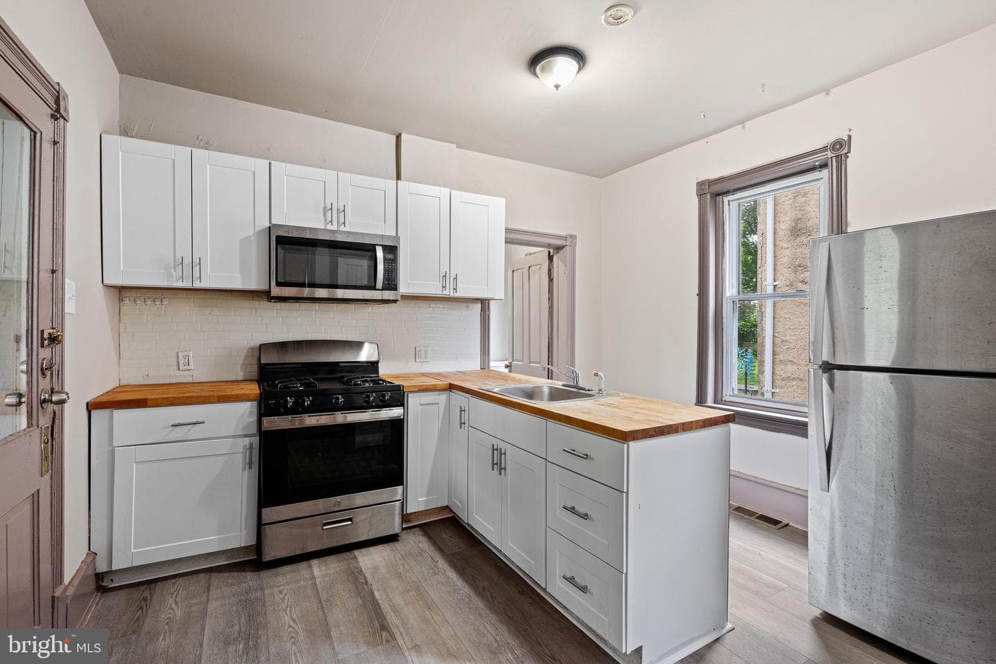 377 N Evans Street photo 7