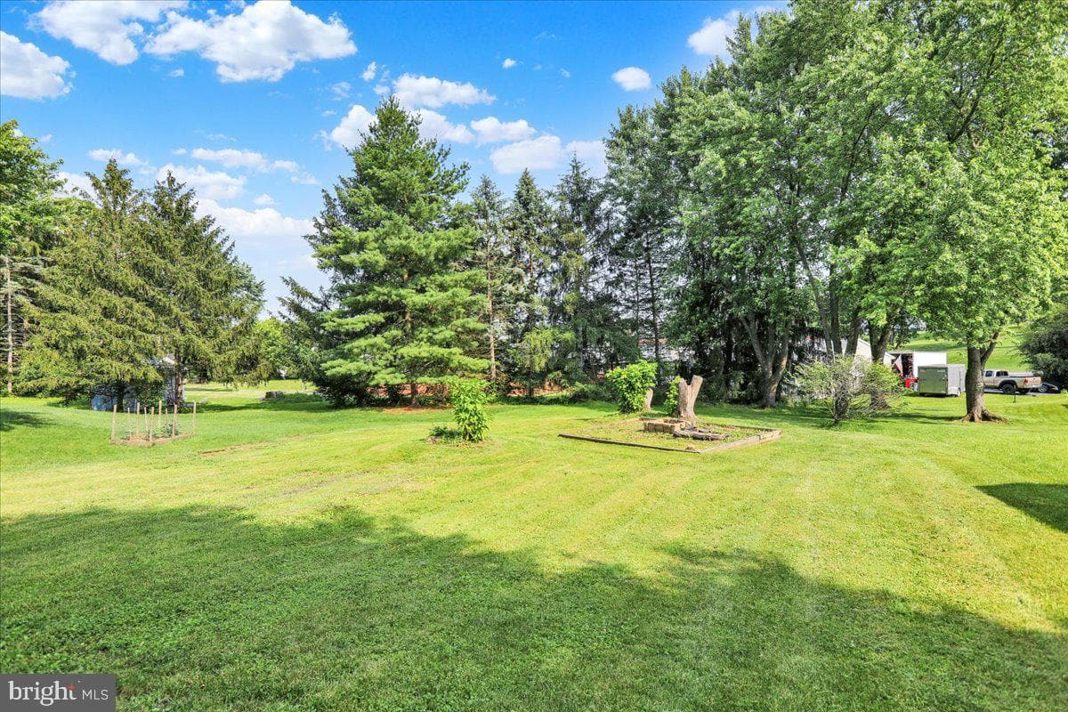 1048 Acorn Way photo 25